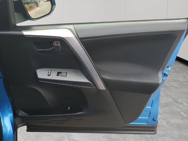 2017 Toyota RAV4 LE FWD (GS)