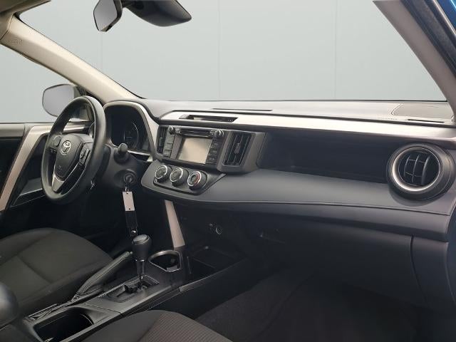 2017 Toyota RAV4 LE FWD (GS)