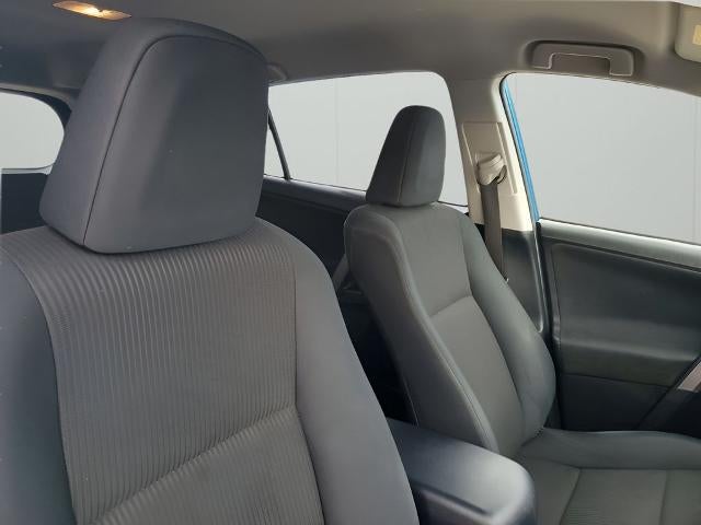 2017 Toyota RAV4 LE FWD (GS)