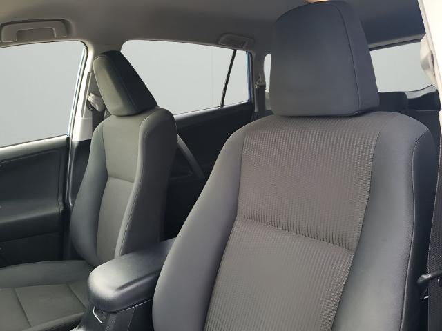 2017 Toyota RAV4 LE FWD (GS)