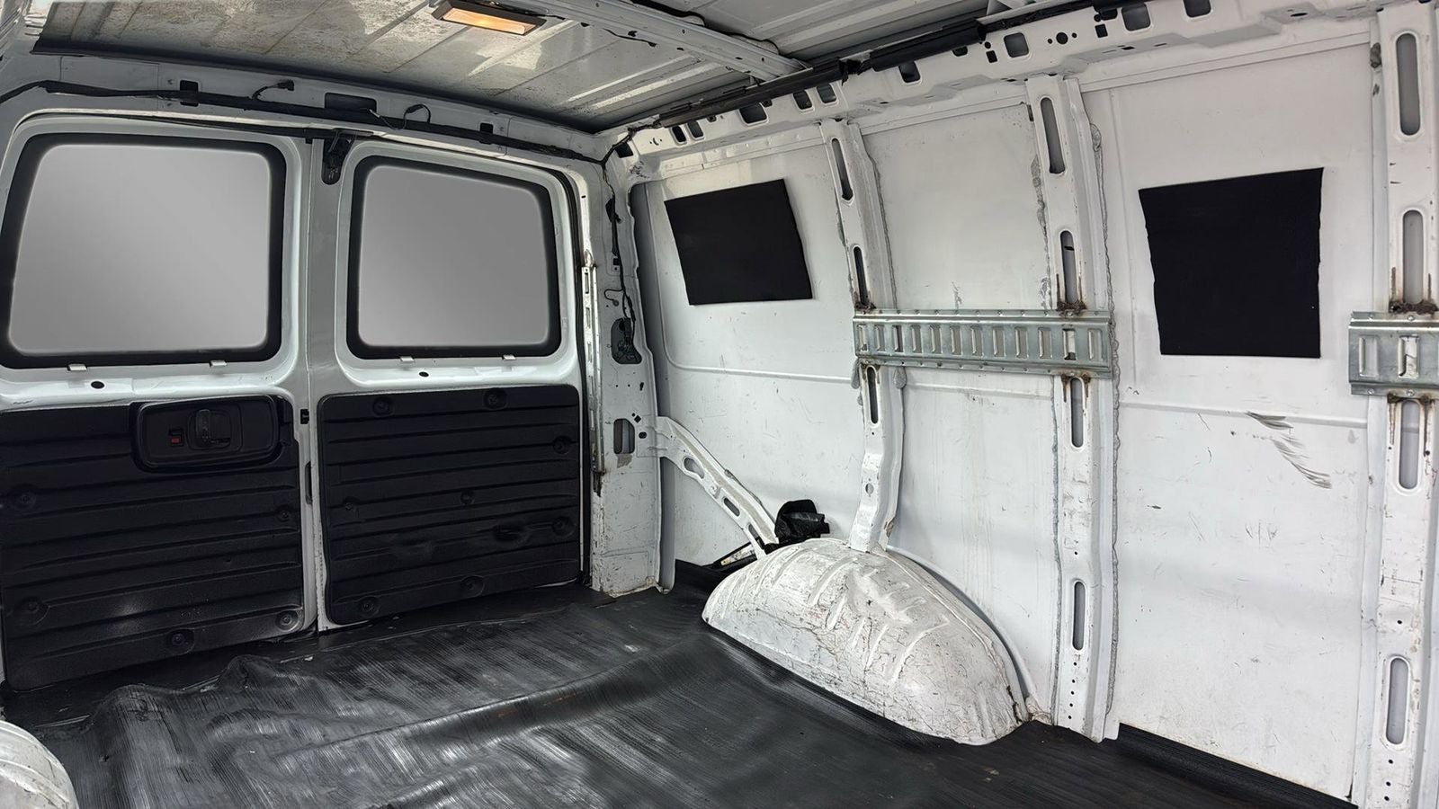 2011 Chevrolet Express 2500 Work Van Cargo