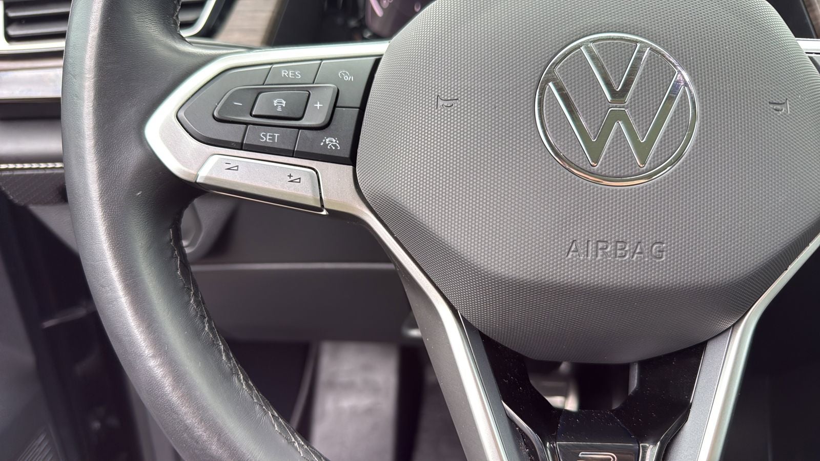 2024 Volkswagen Atlas 2.0T SEL Premium R-Line