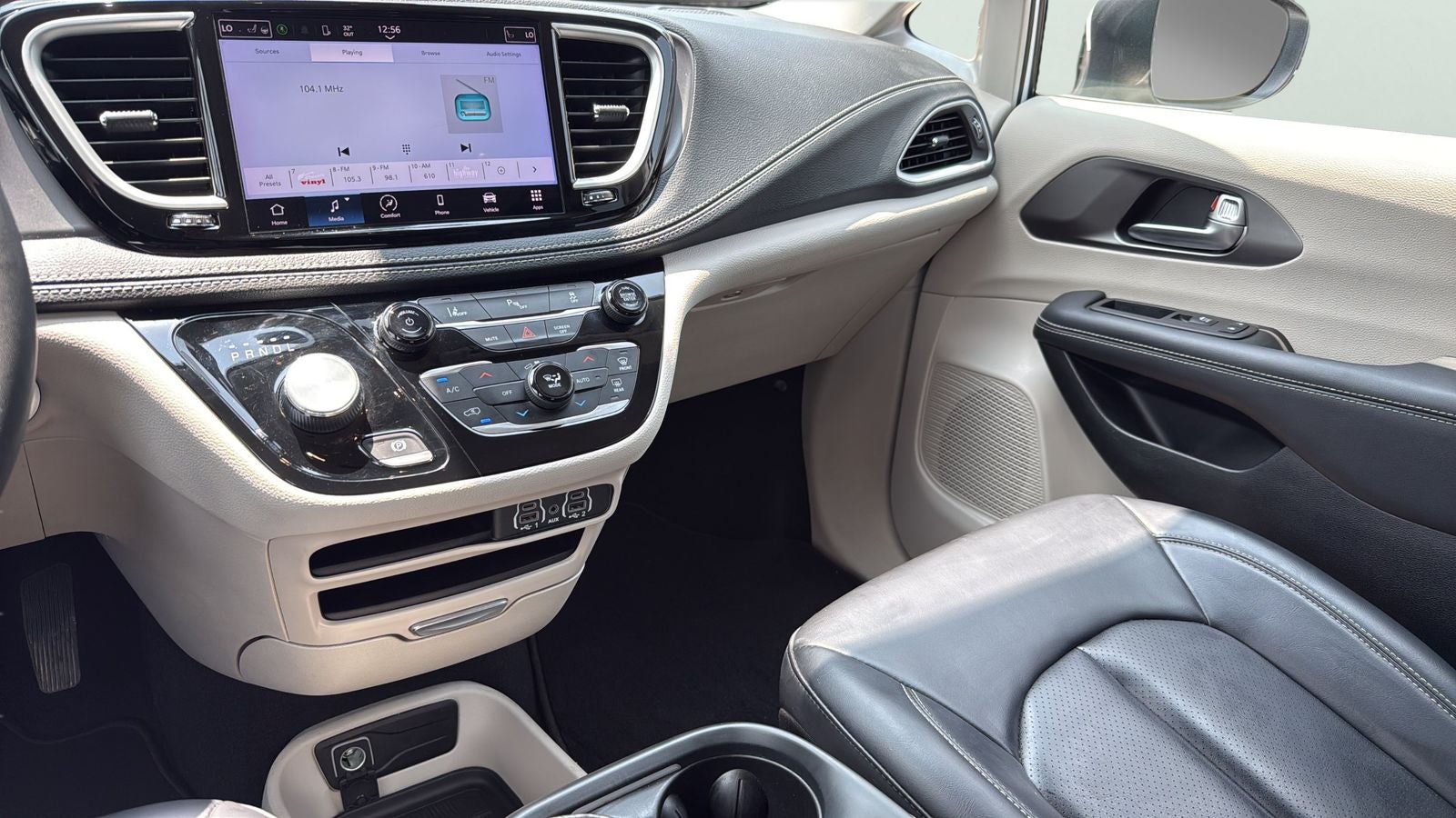 2023 Chrysler Pacifica Hybrid Touring L
