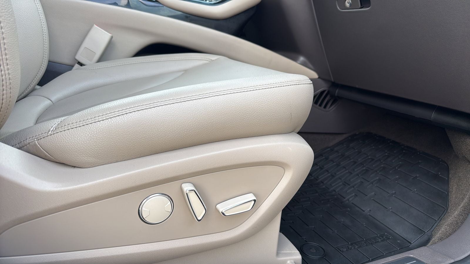 2022 Lincoln Nautilus Standard