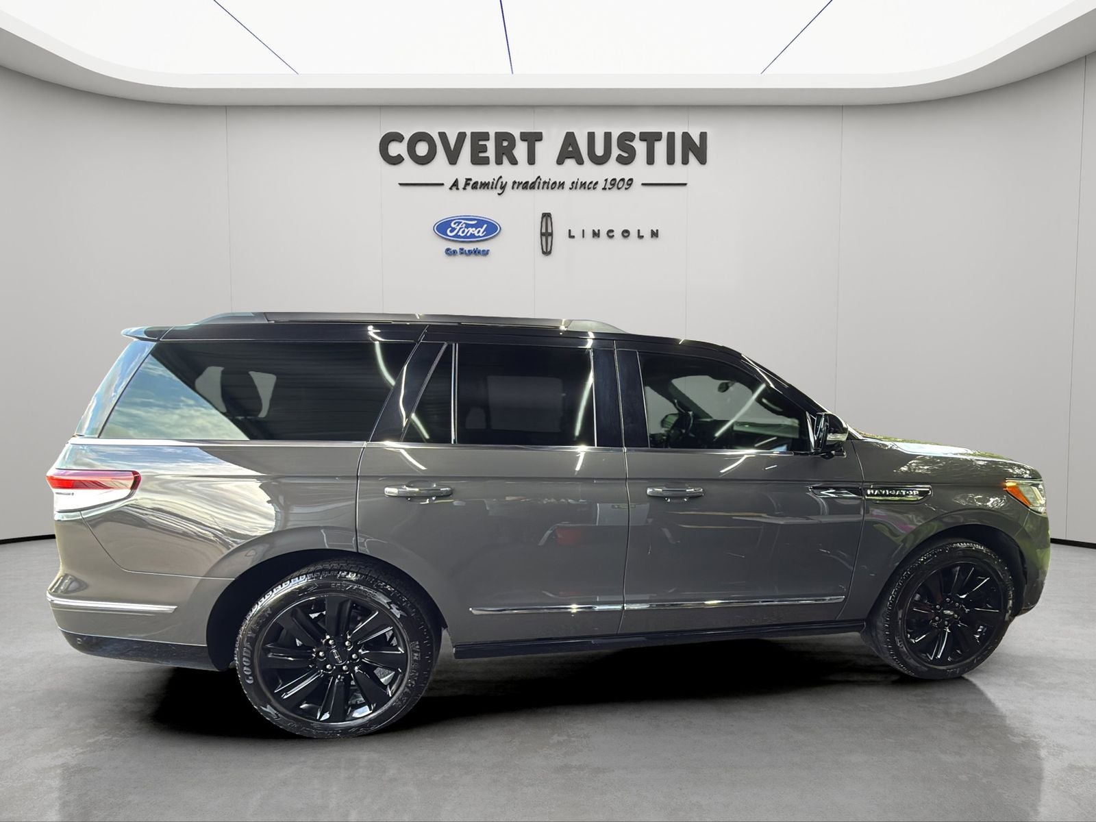 2022 Lincoln Navigator Black Label