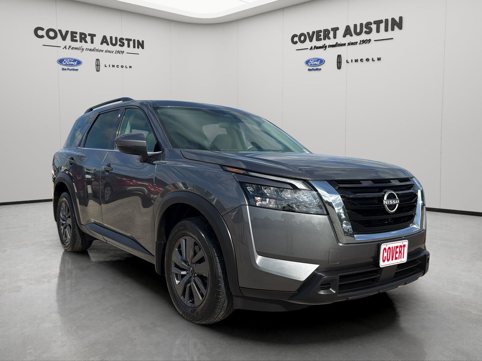 2024 Nissan Pathfinder SV