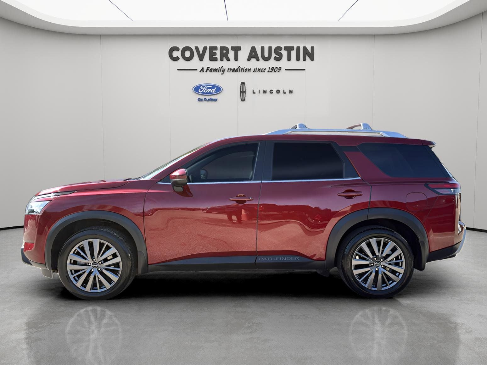 2023 Nissan Pathfinder SL