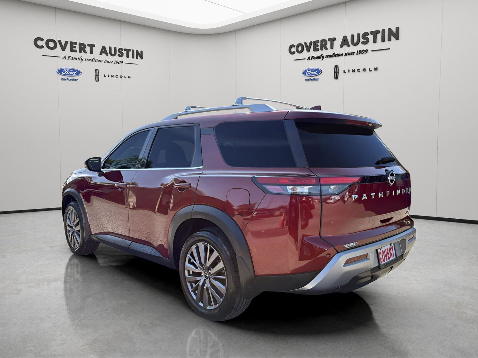 2023 Nissan Pathfinder SL