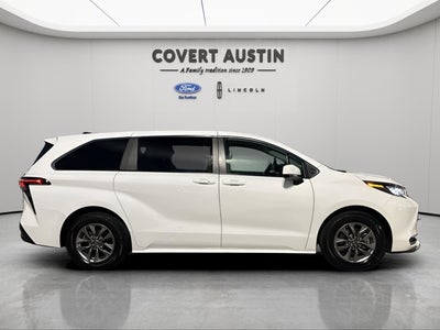 2024 Toyota Sienna LE 8 Passenger