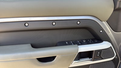 2020 Land Rover Defender 110 SE