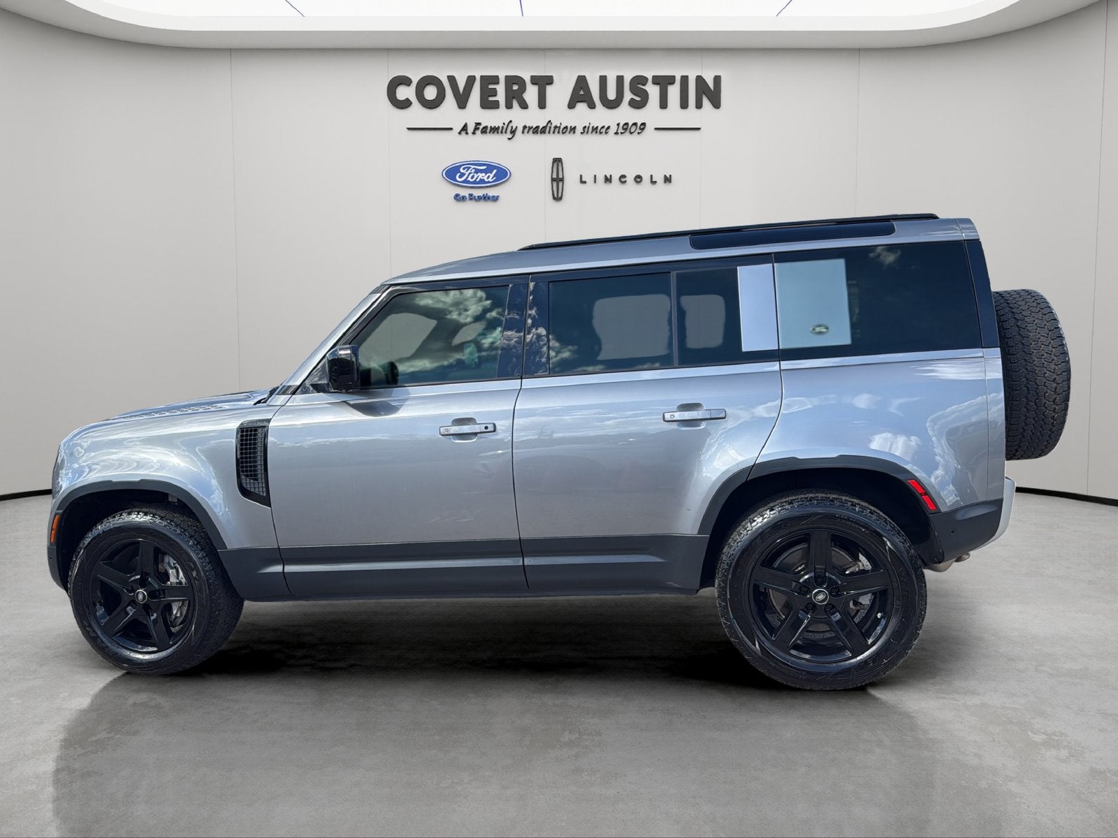 2020 Land Rover Defender 110 SE