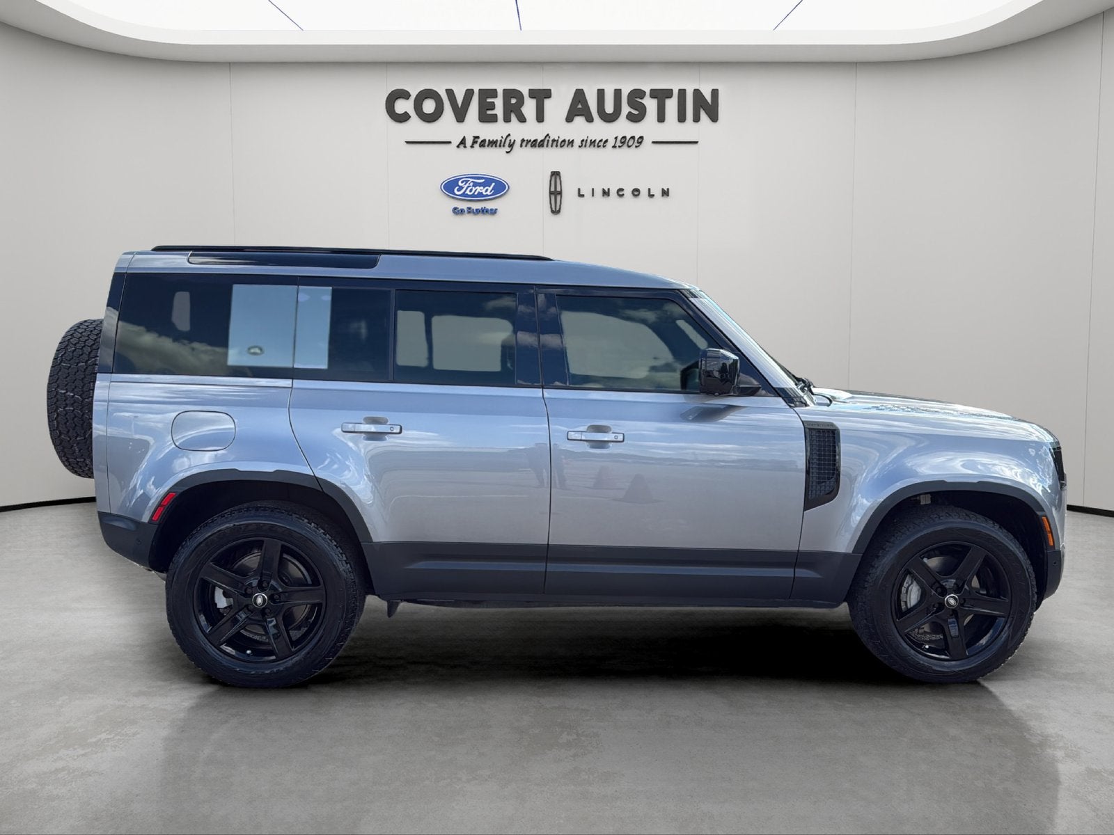 2020 Land Rover Defender 110 SE