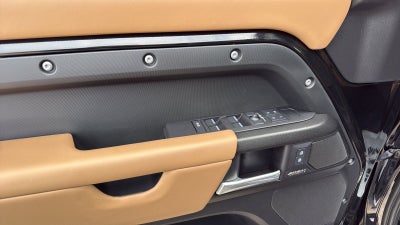2025 Land Rover Defender 110 V8