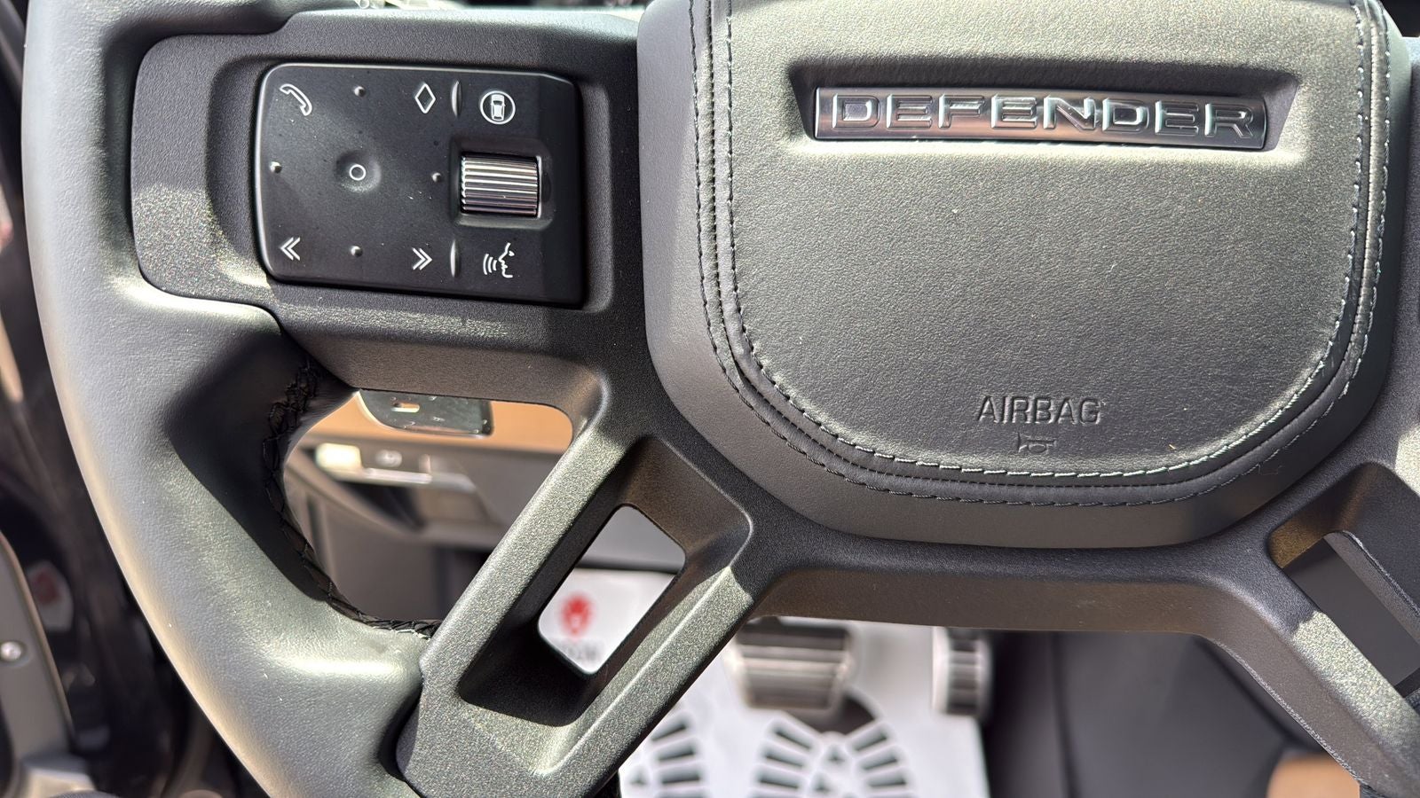 2025 Land Rover Defender 110 V8