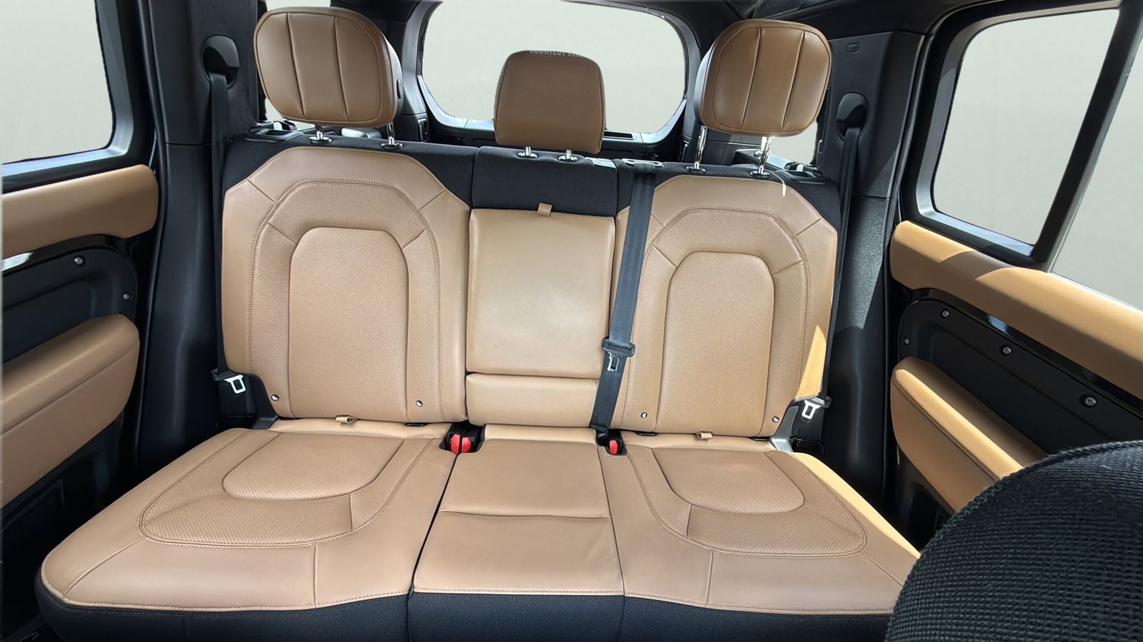 2025 Land Rover Defender 110 V8