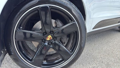 2018 Porsche Macan Sport Edition