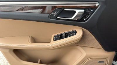 2020 Porsche Macan Base