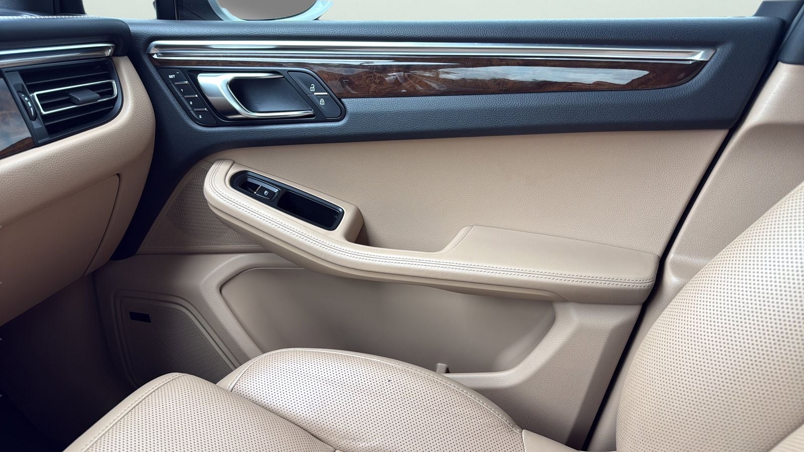 2020 Porsche Macan Base