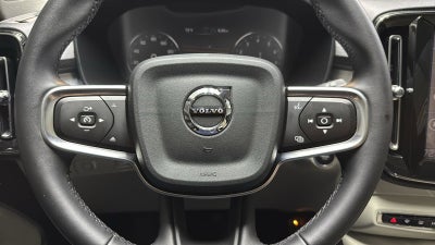 2022 Volvo XC40 Momentum