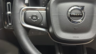 2022 Volvo XC40 Momentum