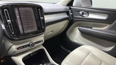 2022 Volvo XC40 Momentum