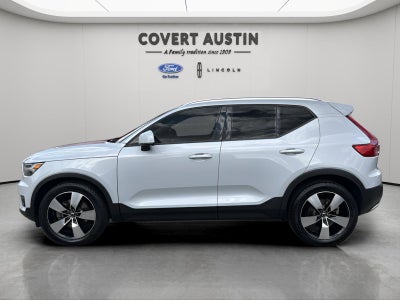 2022 Volvo XC40 Momentum