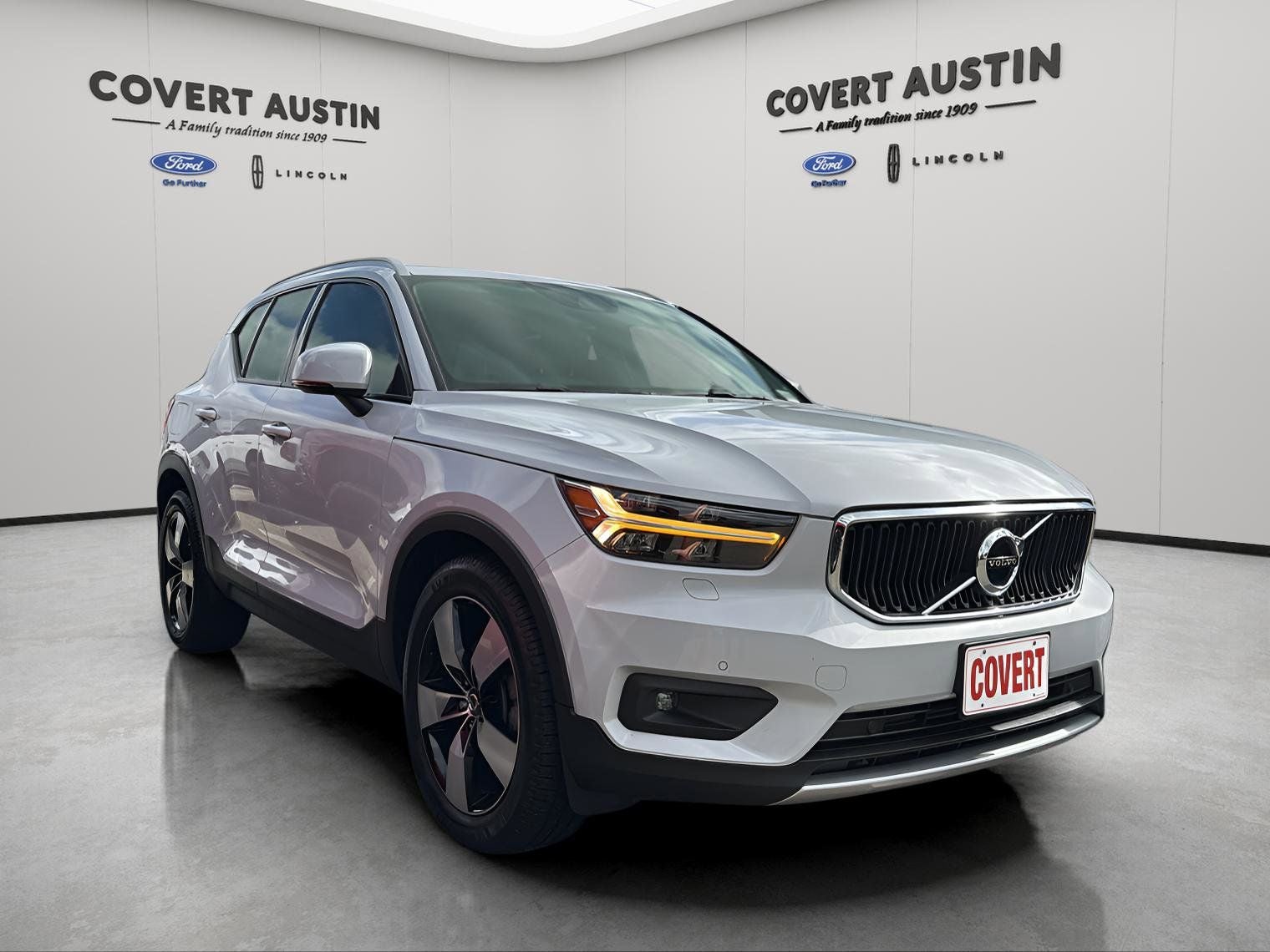 2022 Volvo XC40 Momentum