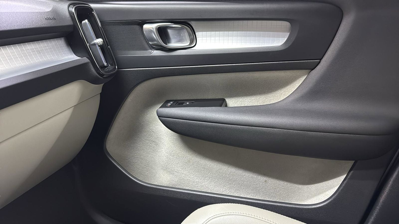 2022 Volvo XC40 Momentum