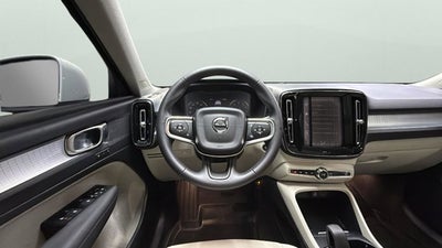 2022 Volvo XC40 Momentum