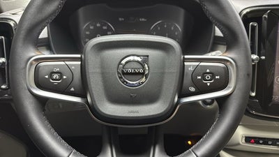 2022 Volvo XC40 Momentum