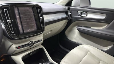 2022 Volvo XC40 Momentum