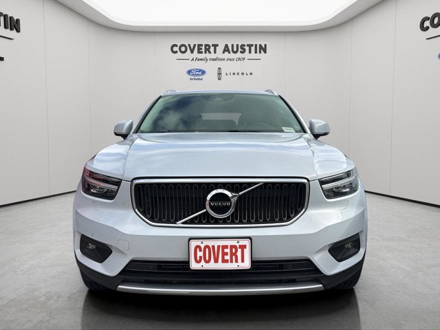 2022 Volvo XC40 Momentum
